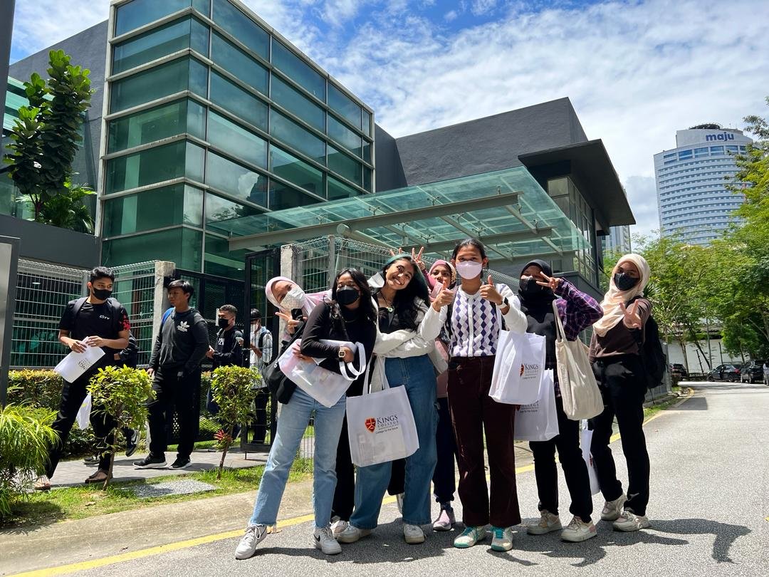 Kings University College: Students